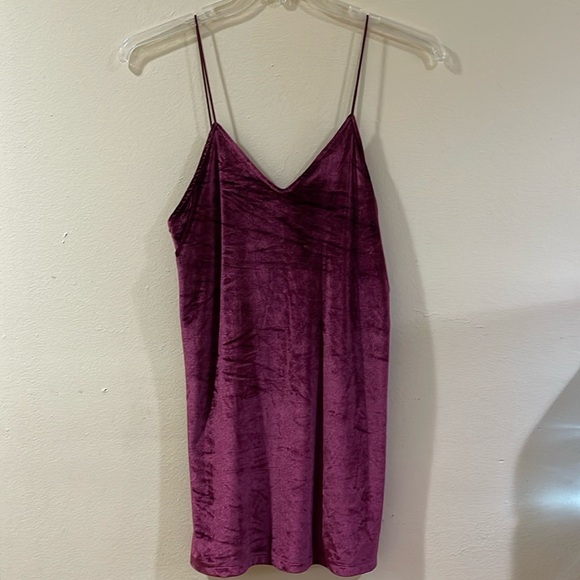Tobi Dresses & Skirts - Tobi velvet slip dress